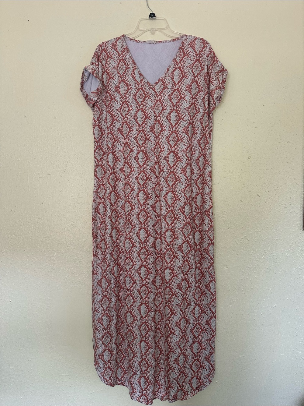 Peach Love California Red Patterned V-Neck Maxi Dress EUC